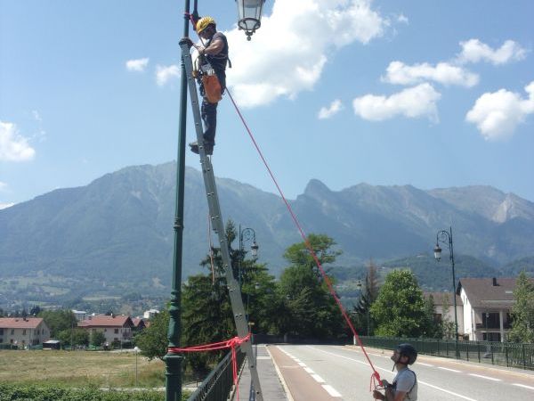 Installation De Caméras Pour Le Suivi Chronophotographique Des Bancs De L'Isère