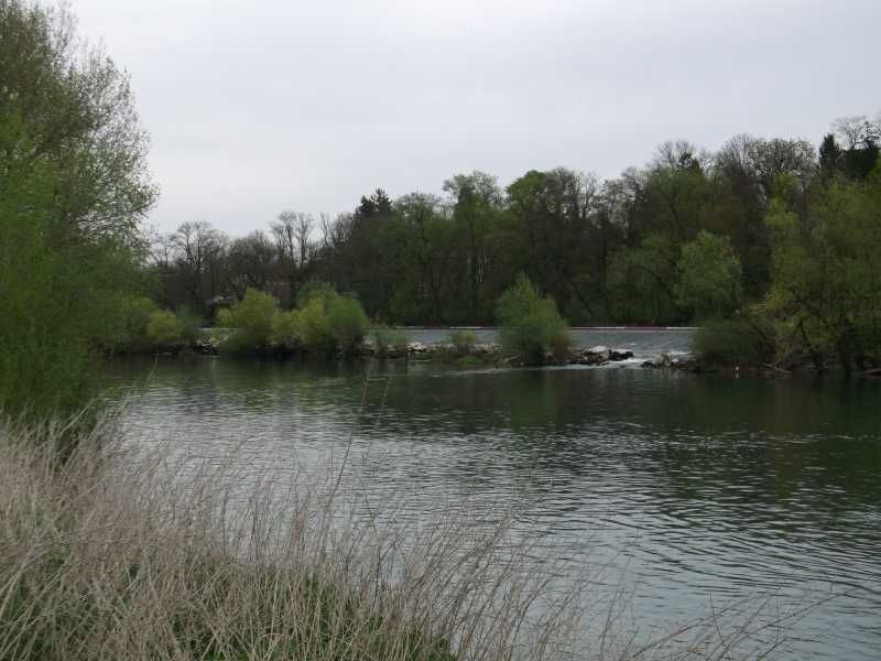 DOUBS : vue sur le barrage et la rivière