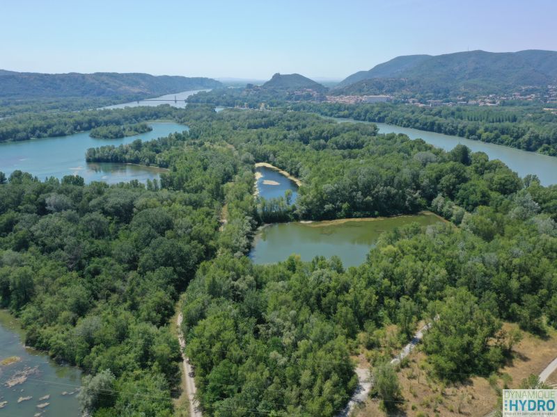 Vue des zones humides des îles du Rhône à Montélimar depuis notre drone MAVICPRO2