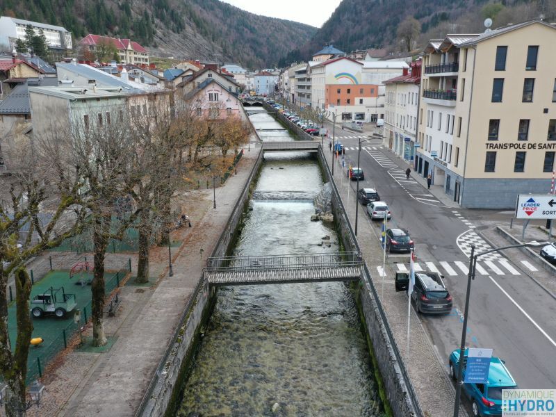 vue par drone de la rivière Bienne dans la commune de Morez (Jura)