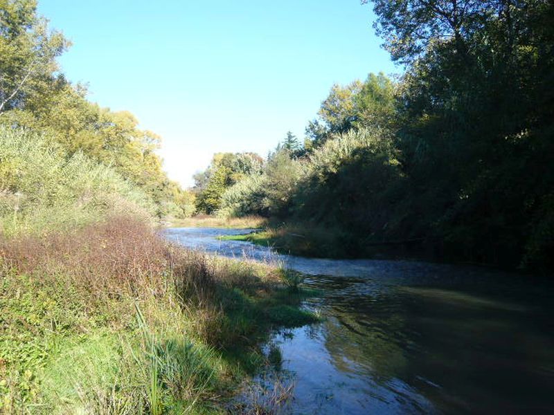 Vue sur la rivière Roubion dans la Drôme