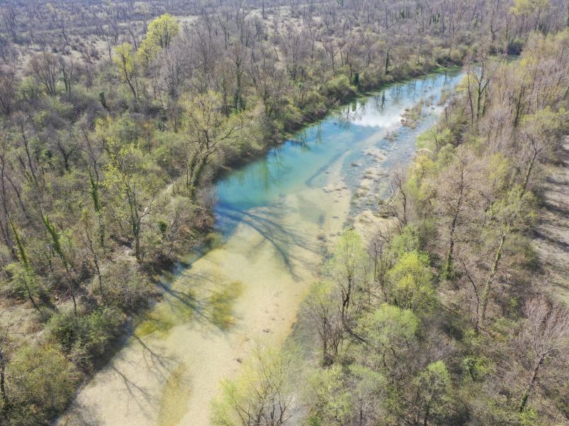 Photo prise depuis notre drone du chenal de redynamisation de l'Ain