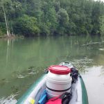 Vue sur le canoë sur l'aisne