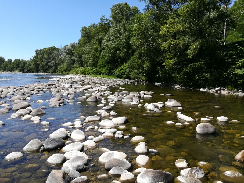 Photo de la rivière Ardèche, en amont de Voguë