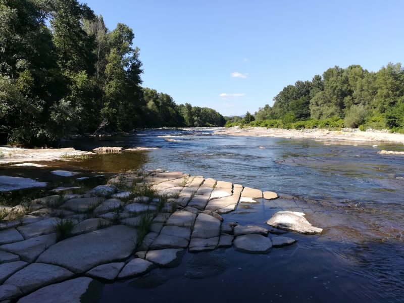 Photo de la rivière Ardèche, en amont de Voguë