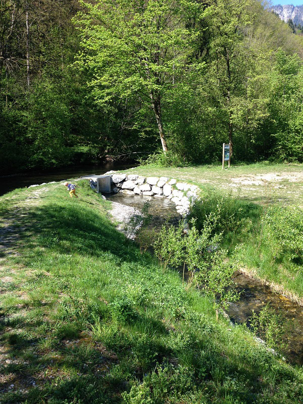 Visite post-travaux : l'ouvrage de prise d'eau de la rivière de contournement sur la Chaise en Haute-Savoie