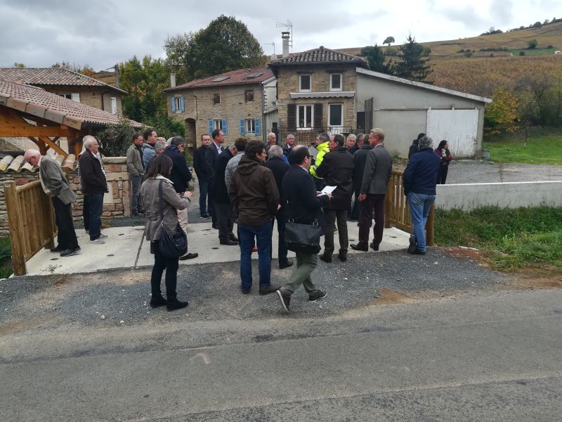 Les élus locaux, les techniciens et les entreprises lors de l'inauguration de la fin des travaux de restauration de la Denante