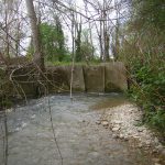 Un enrochement en plaques de béton