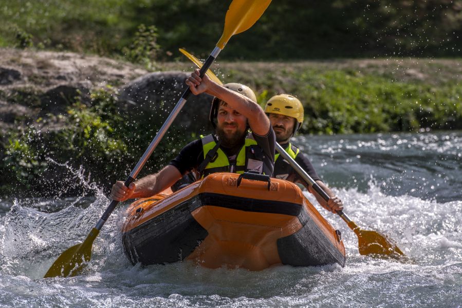 Benoît Fourcade et Baadïs Zouaoui. Manœuvre en canoë