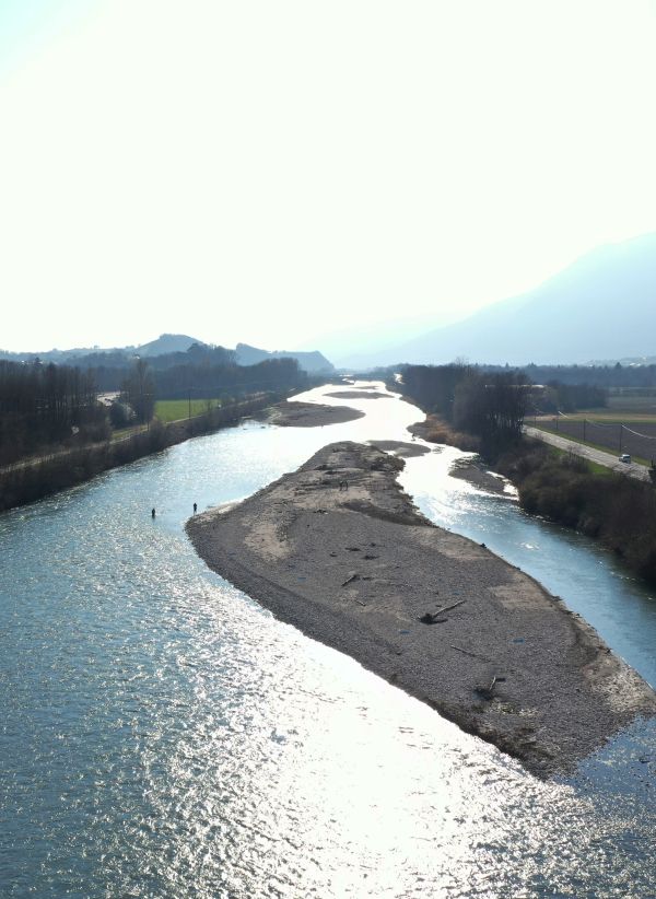 Vue réalisée depuis notre drone de la vallée de l'Isère entre Grenoble et Albertville lors de notre campagne de terrain pour le Suivi morphologique des bancs