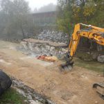 Pelleteuse dans la rivière Lange