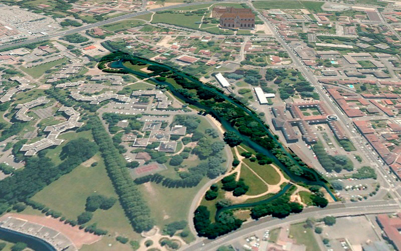 Reyssouze : vue aérienne (GoogleEarth) du parc des Daudières à Bourg-en-Bresse et de la rivière le traversant.