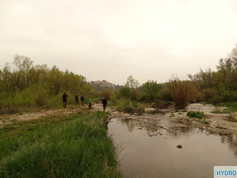 Photo de la rivière Roubion avec réunion de terrain technicien de rivière du SYNDICAT MIXTE DU BASSIN DU ROUBION ET DU JABRON (SMBRJ)