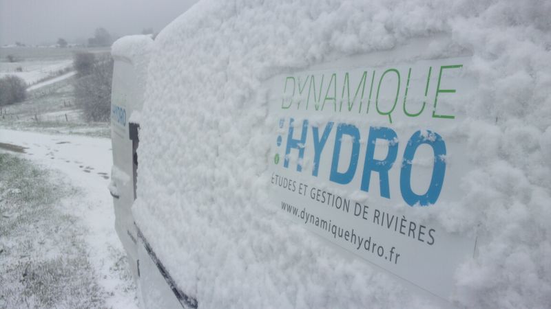 Terrain : notre utilitaire recouvert de neige en Auvergne !